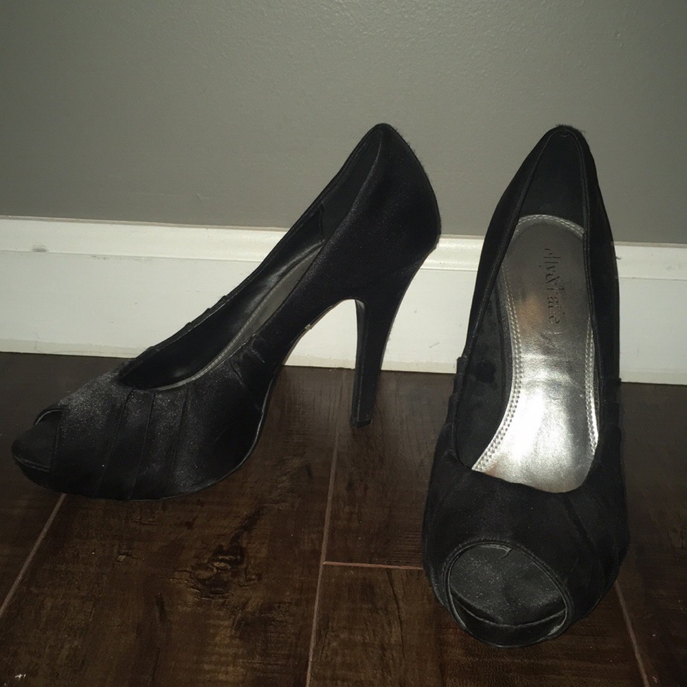 Kelly and Katie Black Pumps